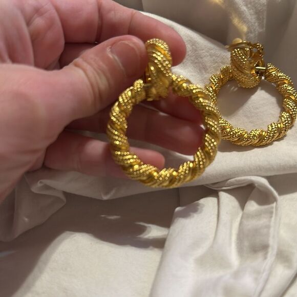 Vintage Gold Twisted Hoop Clip-on Earrings - Picture 3 of 3